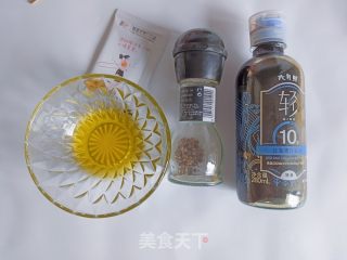 虾仁西蓝花沙拉的做法步骤：1