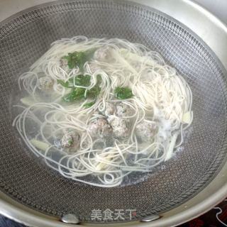 荠菜春笋肉丸面的做法步骤：12