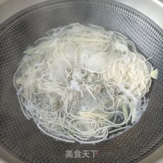 荠菜春笋肉丸面的做法步骤：10