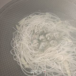 荠菜春笋肉丸面的做法步骤：9