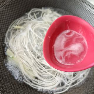 荠菜春笋肉丸面的做法步骤：6