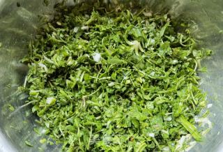 炸荠菜丸子的做法步骤：6