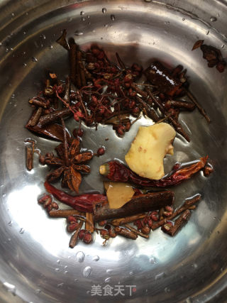 黄豆焖猪手的做法步骤：2