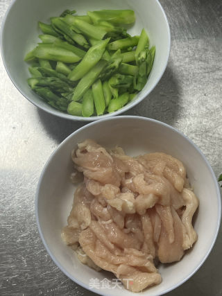 芦笋鸡胸肉的做法步骤：3