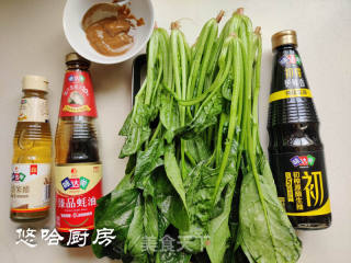 麻酱菠菜的做法步骤：1