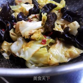 包菜炒木耳的做法步骤：7