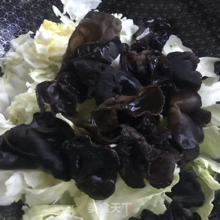 包菜炒木耳的做法步骤：5