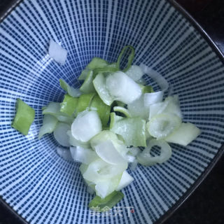 包菜炒木耳的做法步骤：2