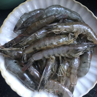 酱烧虾尾的做法步骤：1