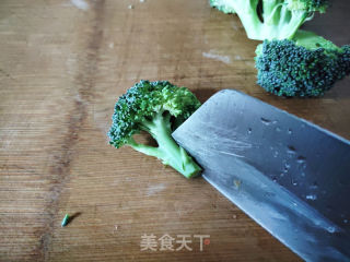 凉拌西兰花的做法步骤：2