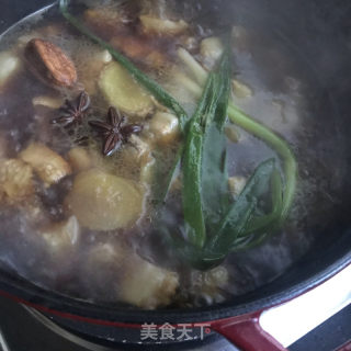 红烧肉炖腐竹的做法步骤：6