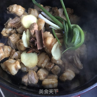红烧肉炖腐竹的做法步骤：5