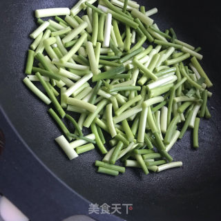 蒜苔炒腐竹的做法步骤：3