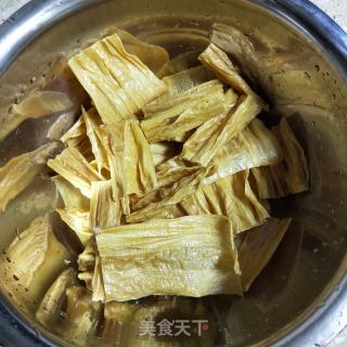 韭菜炒腐竹的做法步骤：2