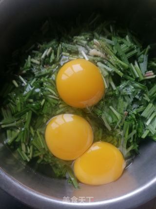 春韭炒鸡蛋的做法步骤：2