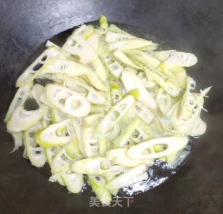 春笋炒烧肉的做法步骤：4