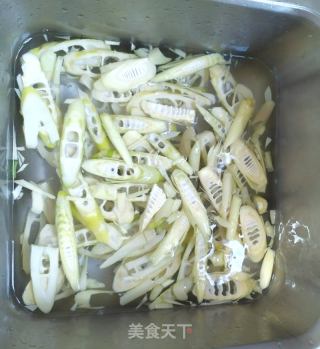 春笋炒烧肉的做法步骤：3