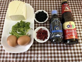 裙带菜豆腐汤的做法步骤：1
