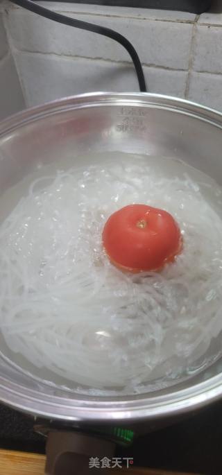 番茄瘦肉汤米粉的做法步骤：4