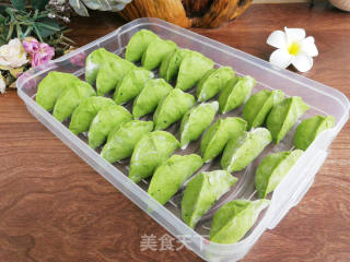 翡翠荠菜鲜肉饺的做法步骤：12
