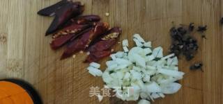 香辣蚝油炒瓜皮的做法步骤：2