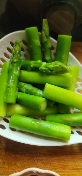 芦笋肉片拌黑麦面的做法步骤：6