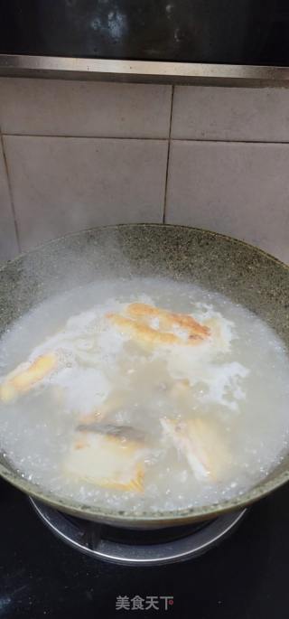 鲜土茯苓黑鱼骨汤的做法步骤：6
