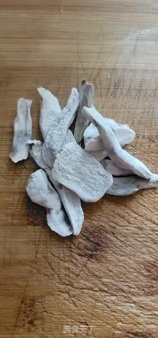 鲜土茯苓黑鱼骨汤的做法步骤：4