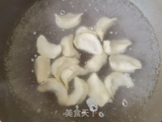 面条菜鸡蛋木耳酸汤饺子的做法步骤：5