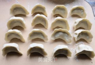 面条菜鸡蛋木耳酸汤饺子的做法步骤：3