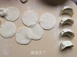 面条菜鸡蛋木耳酸汤饺子的做法步骤：2
