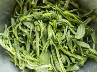面条菜鸡蛋木耳素饺的做法步骤：4