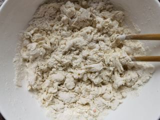 面条菜鸡蛋木耳素饺的做法步骤：2