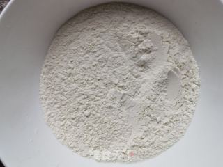 面条菜鸡蛋木耳素饺的做法步骤：1
