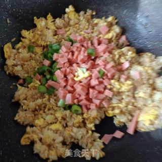 火腿肠炒咖喱饭的做法步骤：7