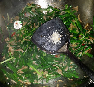 河虾米炒韭菜的做法步骤：7