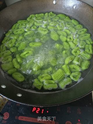 韭菜汁猫耳朵的做法步骤：12