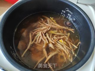 黄花菜排骨猪肚汤的做法步骤：8