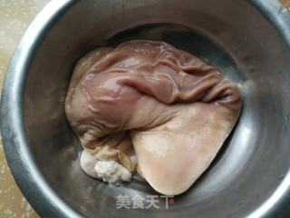 黄花菜排骨猪肚汤的做法步骤：1