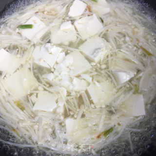 菌菇豆腐汤的做法步骤：7