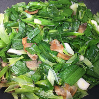 五花肉炒蒜苗的做法步骤：7