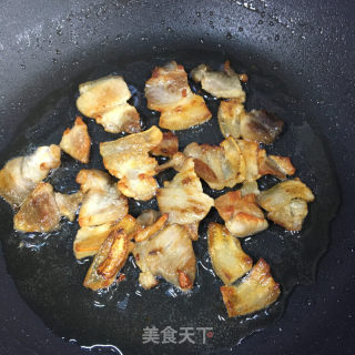 五花肉炒蒜苗的做法步骤：5