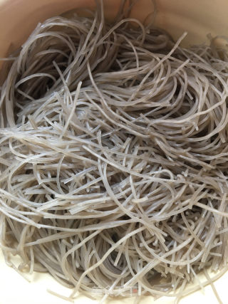 葱香版蚂蚁上树的做法步骤：2