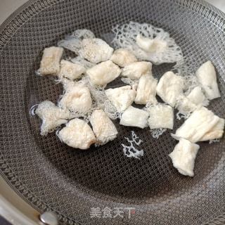 黄瓜竹荪拌鹿心的做法步骤：4