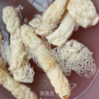 黄瓜竹荪拌鹿心的做法步骤：2