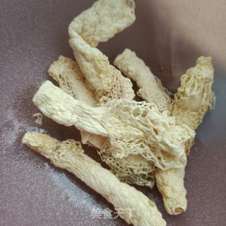黄瓜竹荪拌鹿心的做法步骤：1
