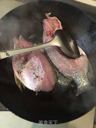 香煎罗非鱼的做法步骤：2