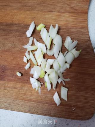 绿豆芽炒红萝卜丝的做法步骤：3
