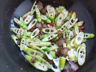 春笋炒腊肉的做法步骤：6