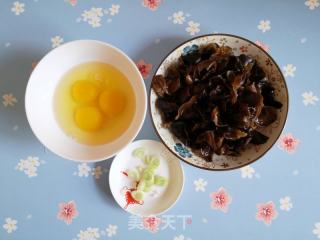 黑木耳炒鸡蛋的做法步骤：2